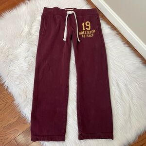 Vintage 2000s logo sweatpants from Hollister 💛